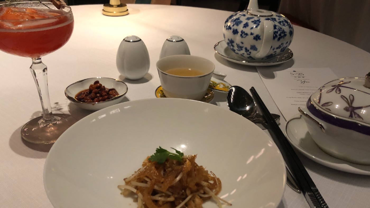 Fried birds’ nest with crab meat, beansprouts and superior stock
