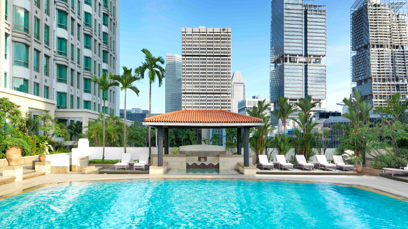 The swimming pool at the InterContinental Singapore
