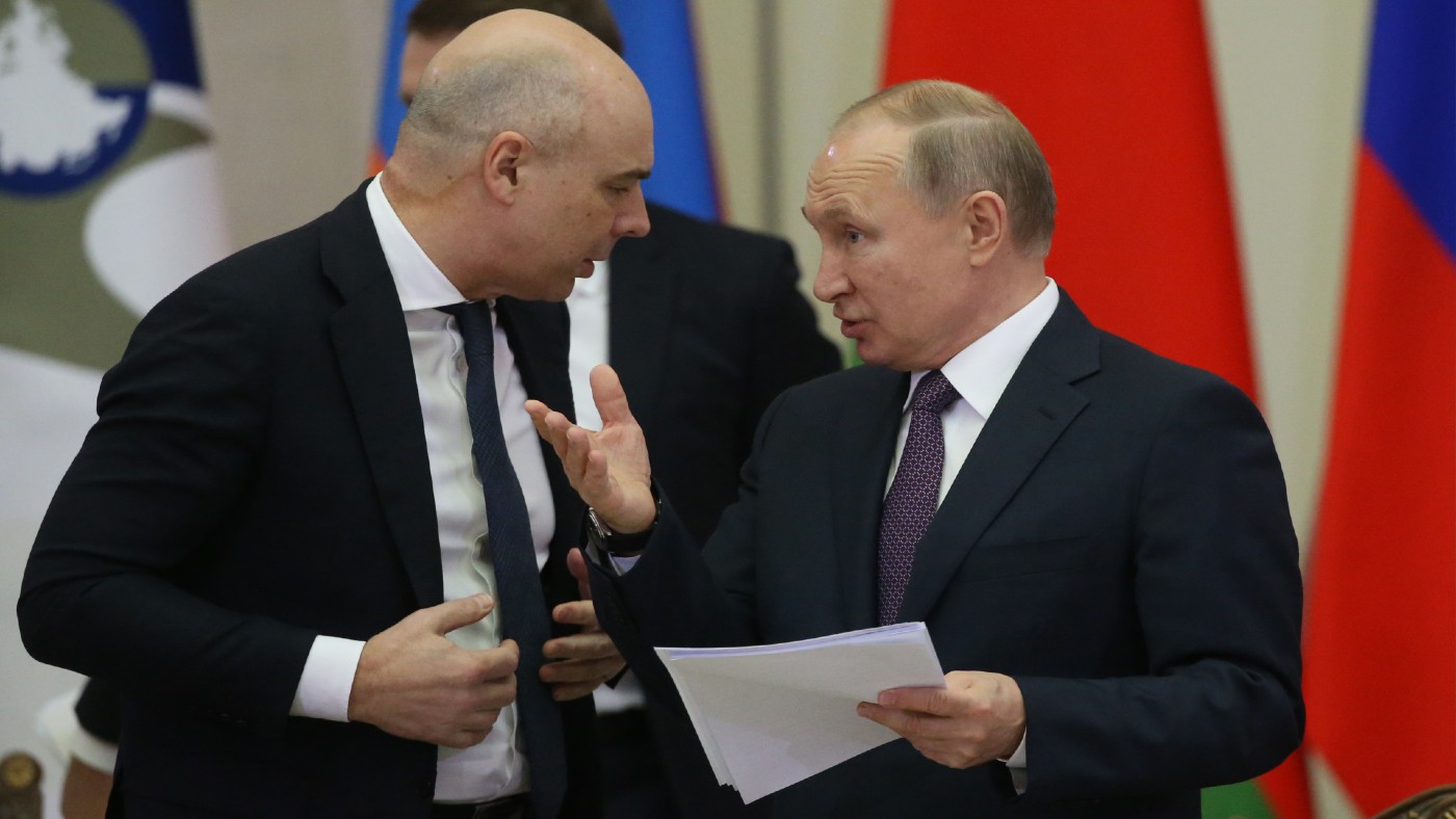 Russian President Vladimir Putin with finance minister Anton Siluanov 