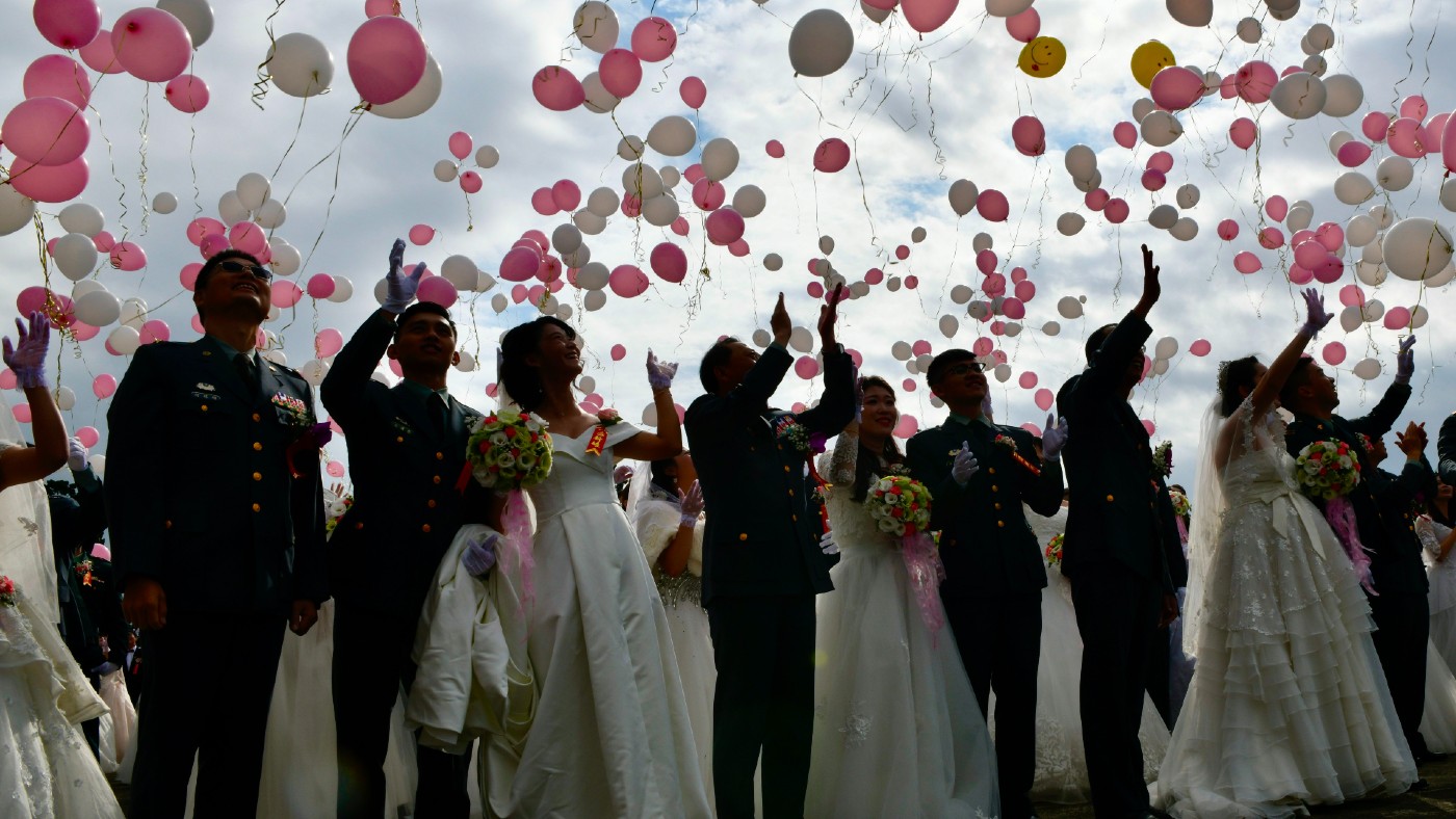 Taiwanese couples marrying 