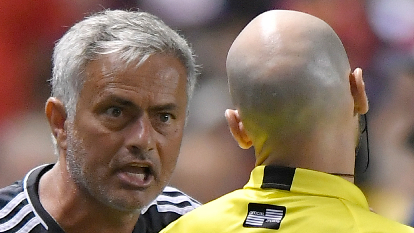 Jose Mourinho argues with the referee during Manchester United&#039;s pre-season tour of the US