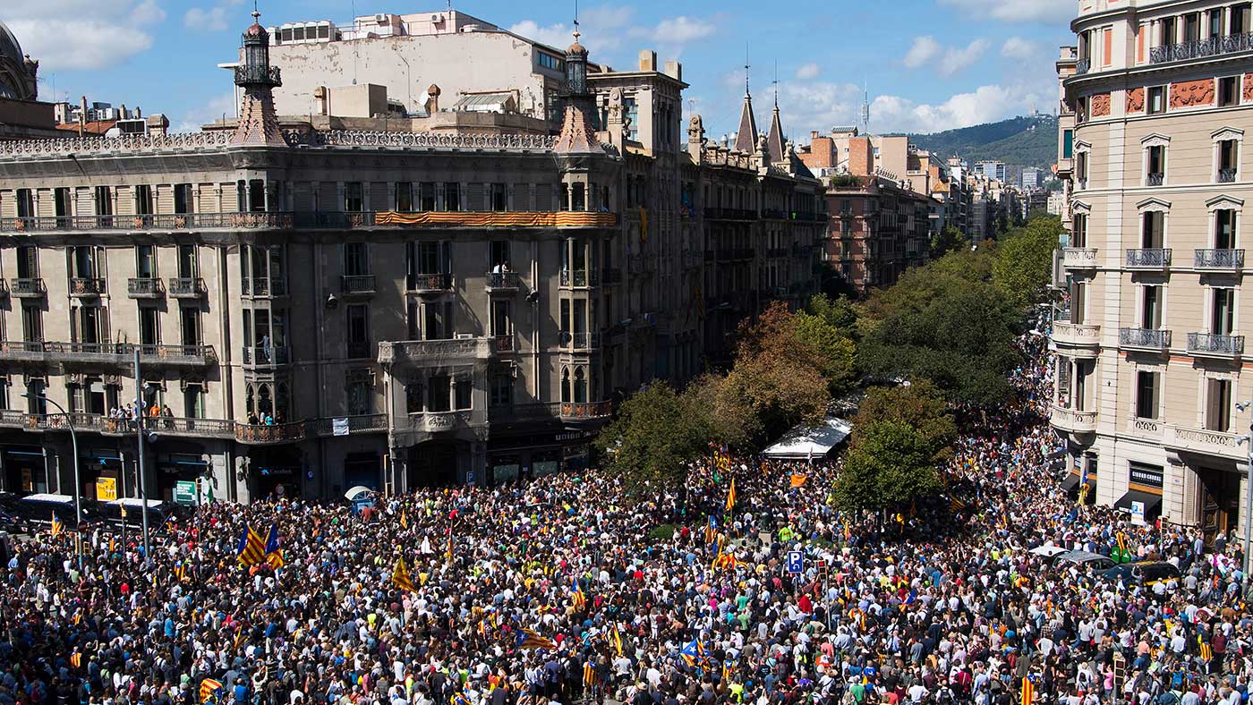 Thousands protest after Spanish police raid Catalan government offices in Barcelona last month