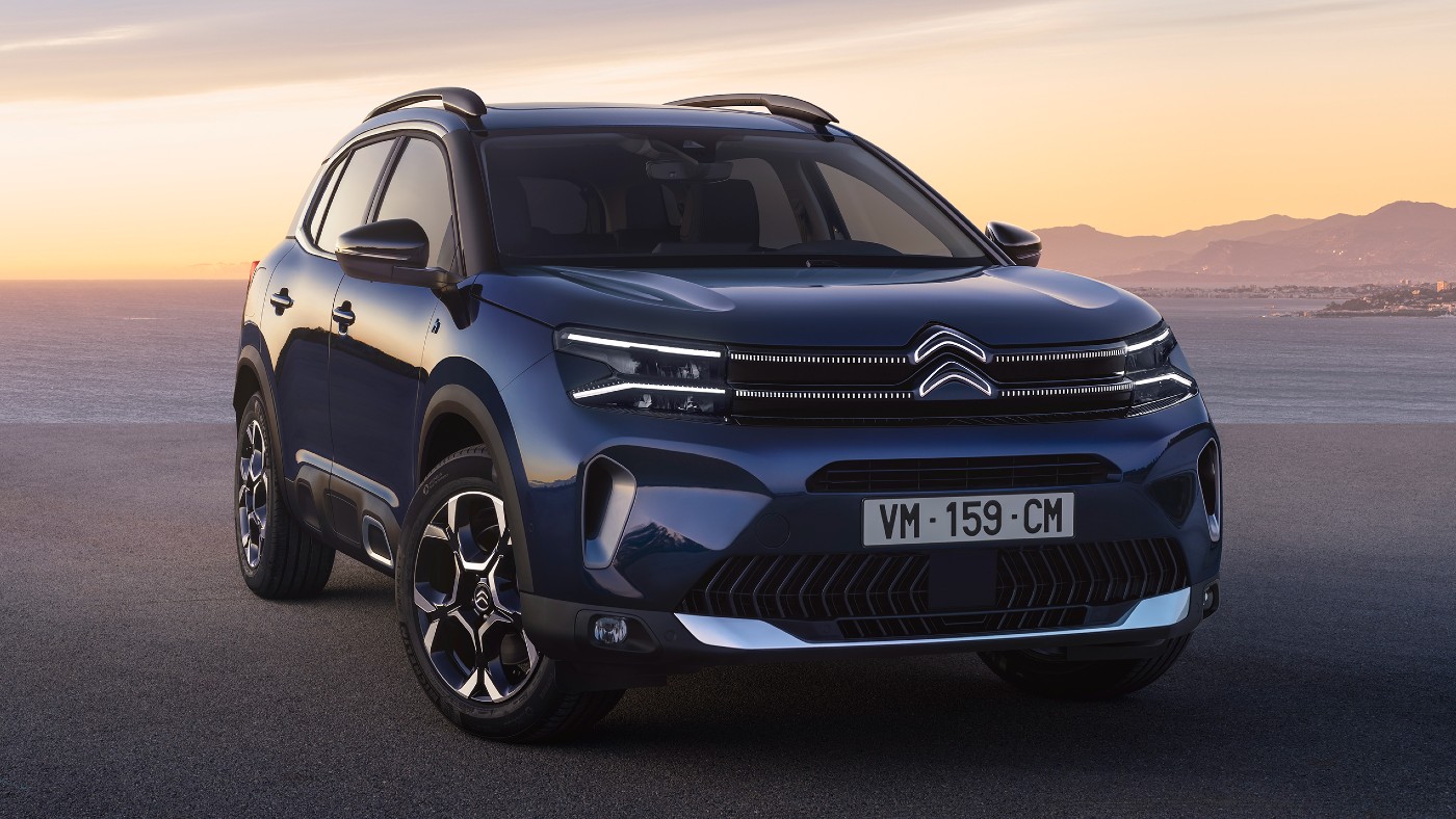 The UK price for the Citroën C5 Aircross 2022 starts from £26,175