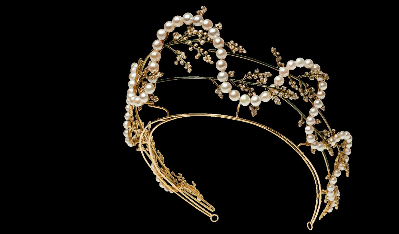 A Lalique tiara in gold, diamonds, pearls and enamel circa 1903-1905