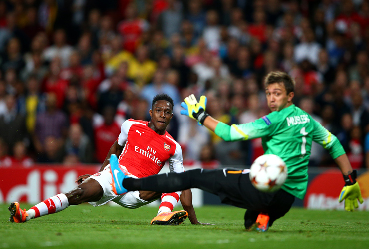 Arsenal&#039;s Danny Welbeck scores against Galatasaray