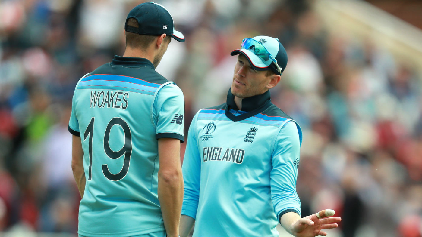 England skipper Eoin Morgan talks to Chris Woakes during the World Cup loss against Pakistan