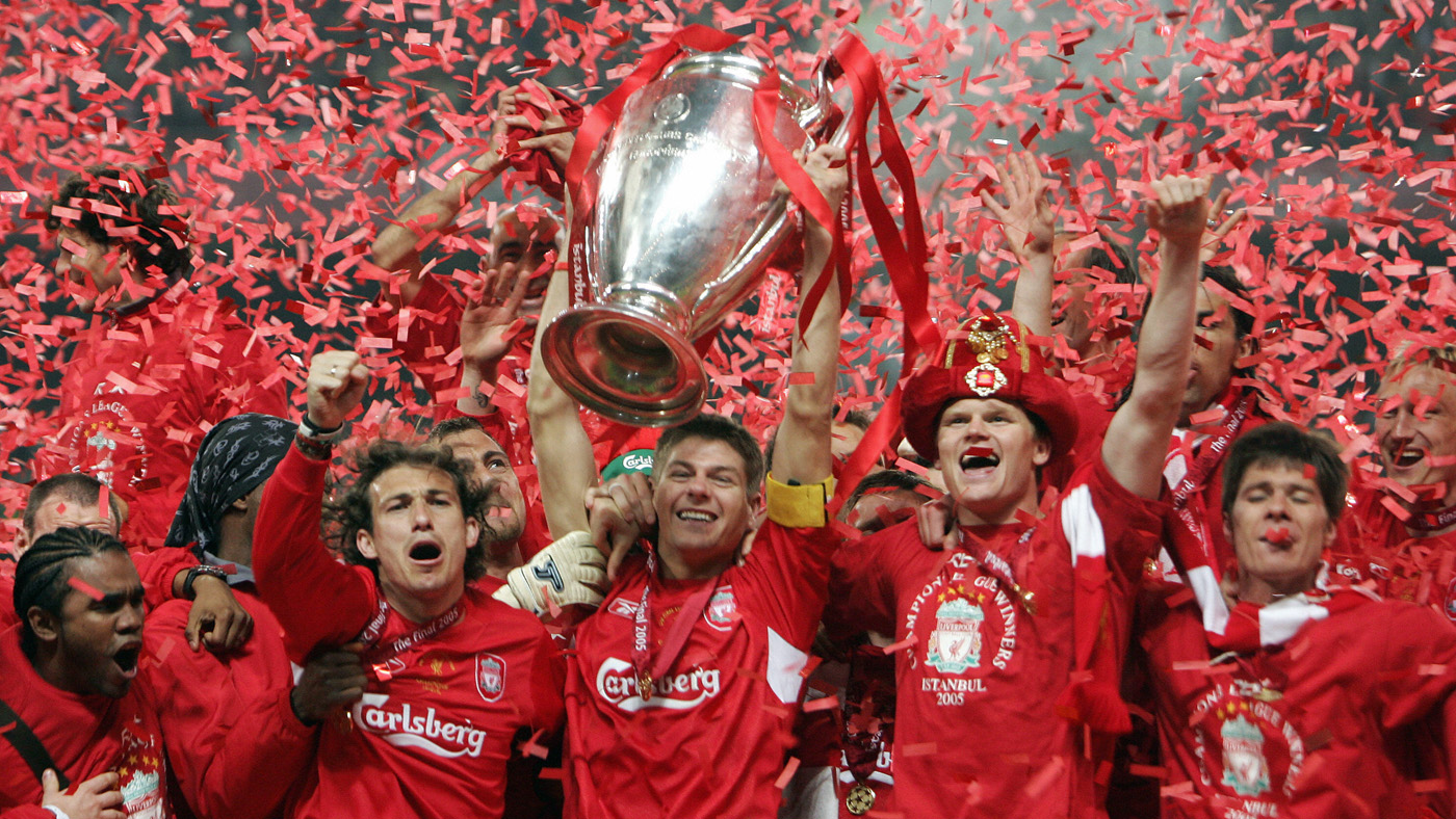 Istanbul, Turkey:Liverpool&#039;s captain Steven Gerrard holds the throphy surrounded by teammates at the end of the UEFA Champions league football final AC Milan vs Liverpool, 25 May 2005 at the 