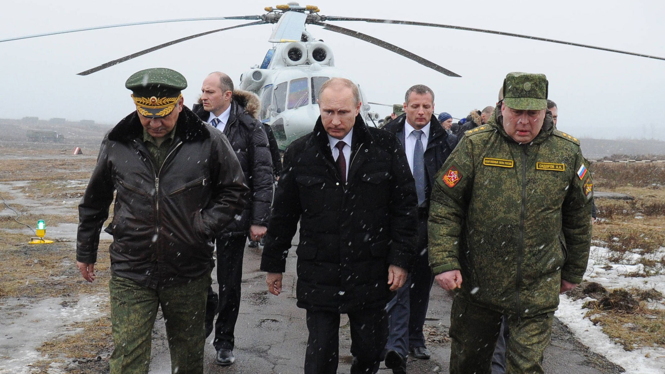 Putin heads off to watch military exercises