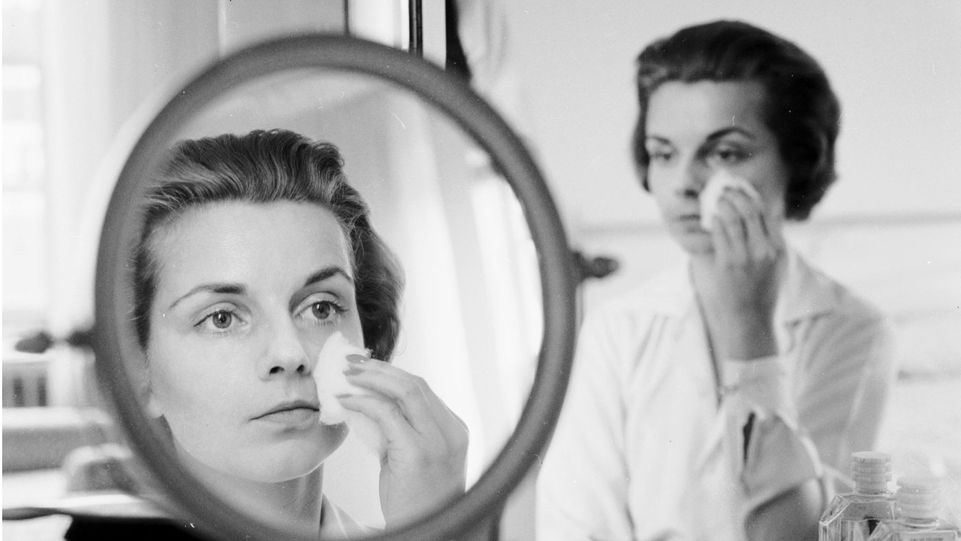 1950s woman removing make-up