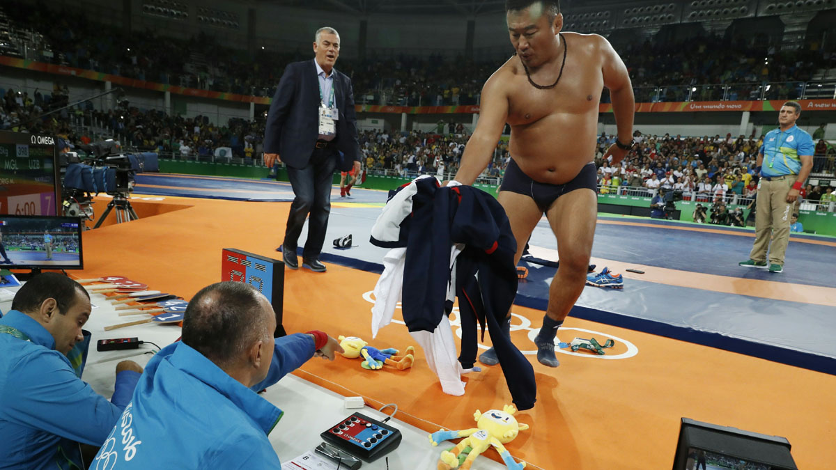 Mongolia&#039;s Mandakhnaran Ganzorig&#039;s coach reacts after the judges announced that Uzbekistan&#039;s Ikhtiyor Navruzov won following a video replay in their men&#039;s 65kg freestyle bronze medal match on