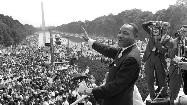 Martin Luther KIng waves to supporters from the steps of the Lincoln Memorial
